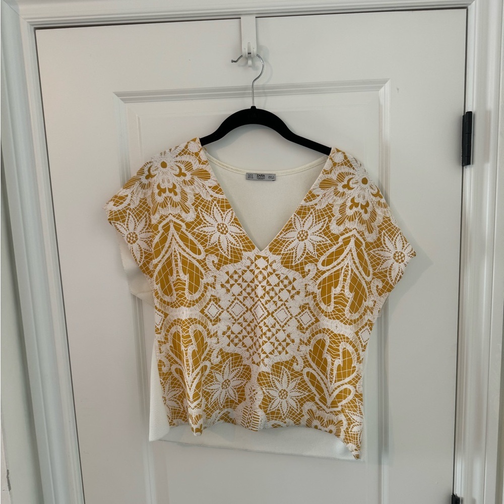 Fun Zara Top (medium, gold + white)